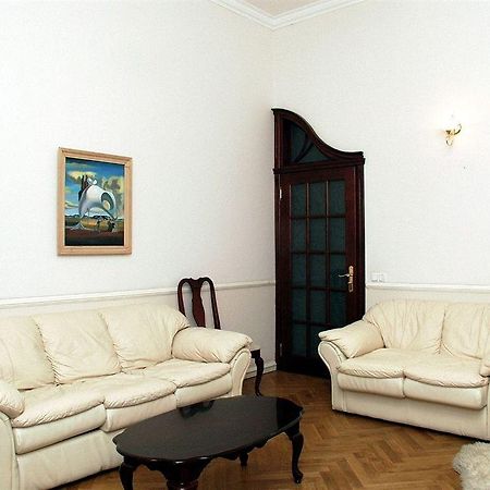 Pecherskie Lipki Hotel Kiev Exterior photo