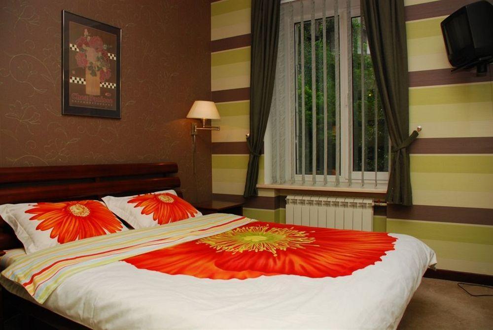 Pecherskie Lipki Hotel Kiev Exterior photo